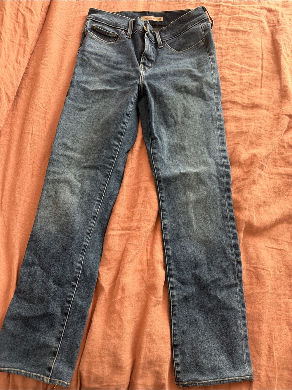 Levi's Women's Straight Leg Jeans in Medium Blue Wash